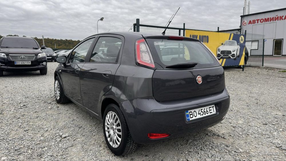 Продам надійне та економне авто Fiat punto 2012