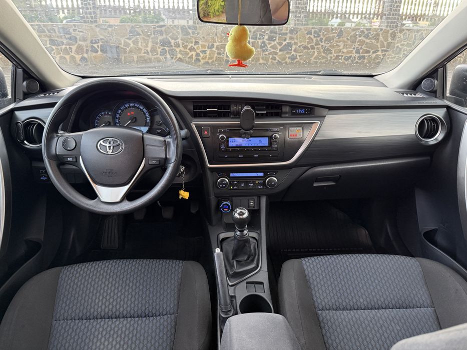 Toyota Auris 2013 хечбек БЕНЗИН 1.3