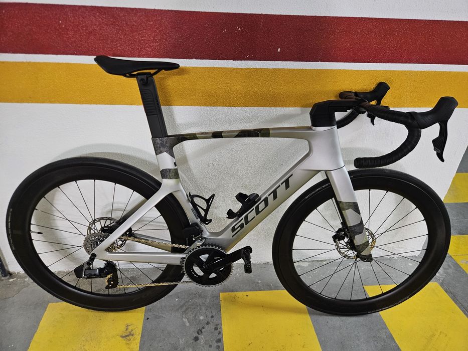 Scott Foil RC30 com rodas Fulcrum Wind 57