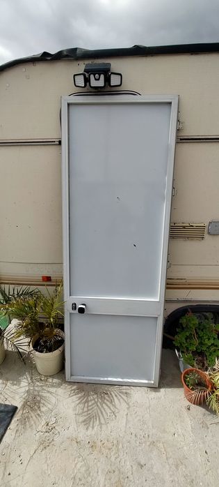 Porta em alumínio e vidro
