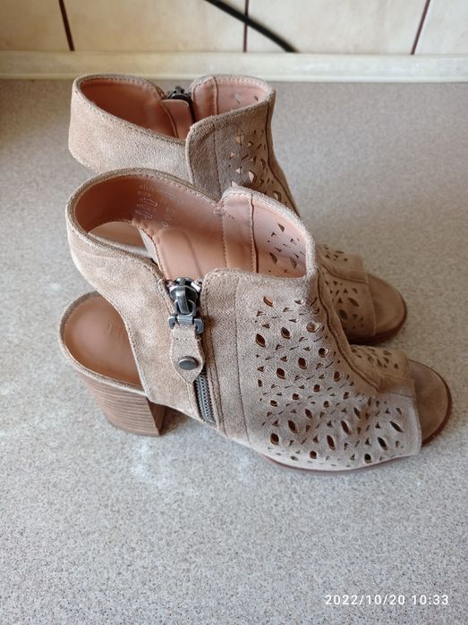 Buty bezowe na słupku rozmiar 38 Jenny Fairy