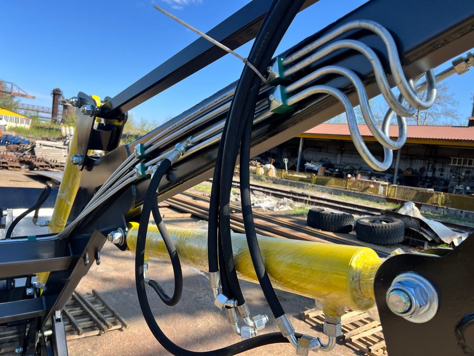 Быстросъёмный погрузчик КУН-1800 на трактор МТЗ ЮМЗ Т-40 с ковшом 1 м3