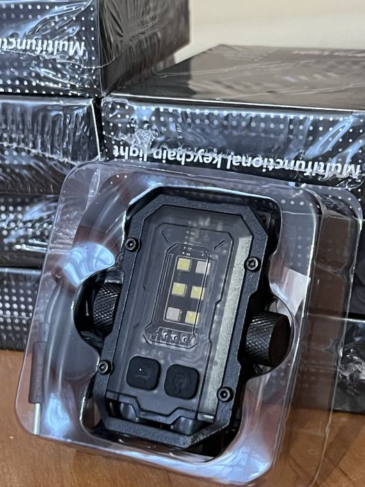 Багатофункціональний ліхтарик для ключів