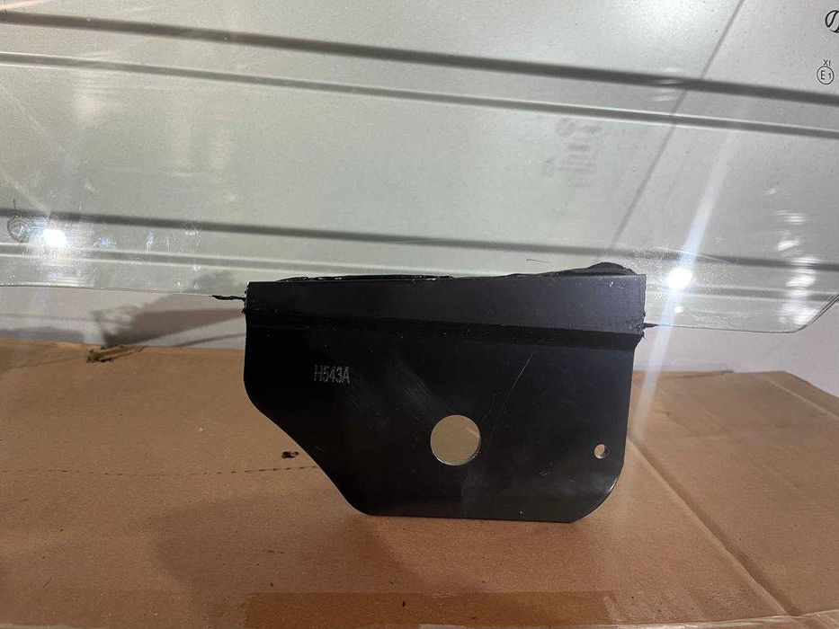 скло переднє ліве тесла Y tesla model Y