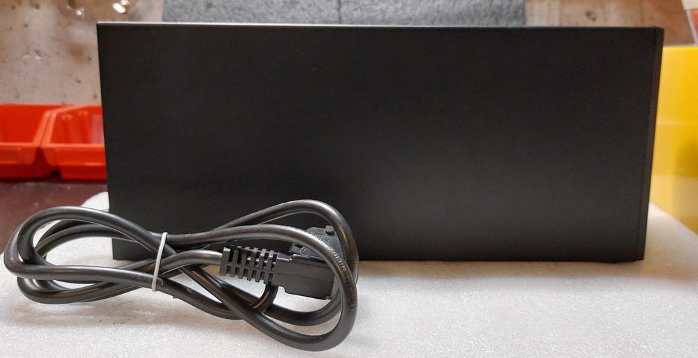 Zasilacz UPS 720 SINUS z sieci i akumulatorów