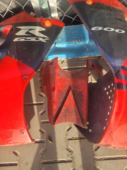 Carenagens laterais + grelha/rede frontal + plástico inferior – Suzuki GSX-R 600 SRAD 1998