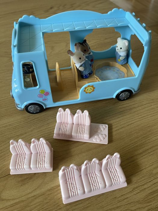 Autobus szkolny i figurki Sylvanian Families