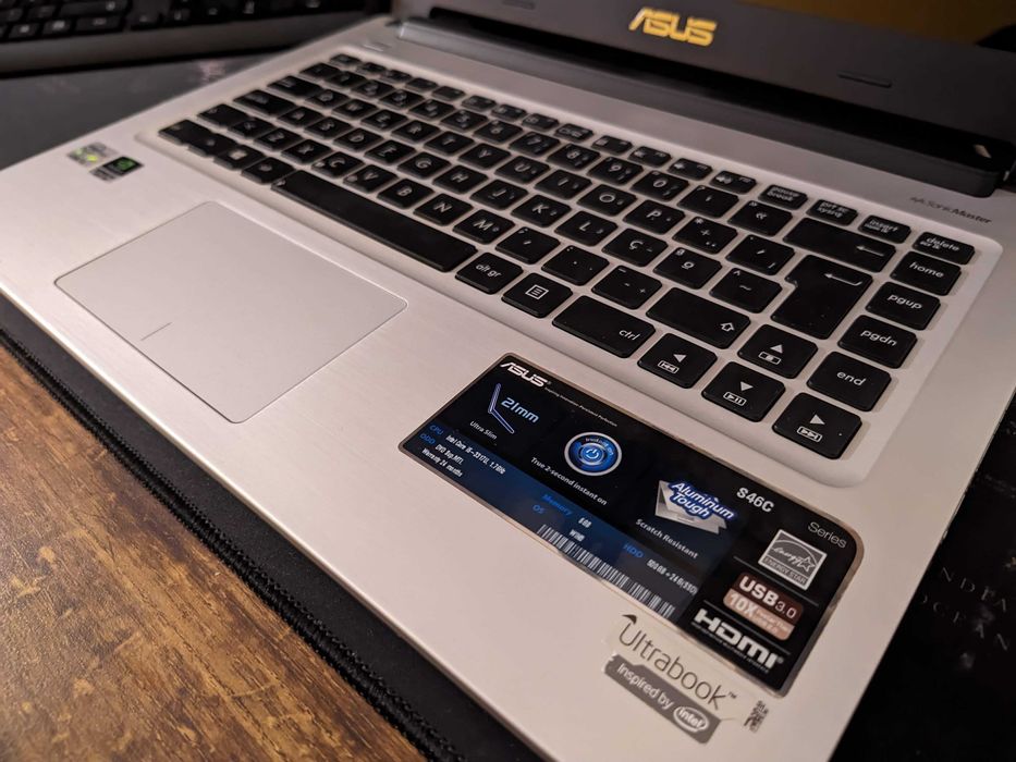 Ultrabook com SSD ASUS S46CM como novo