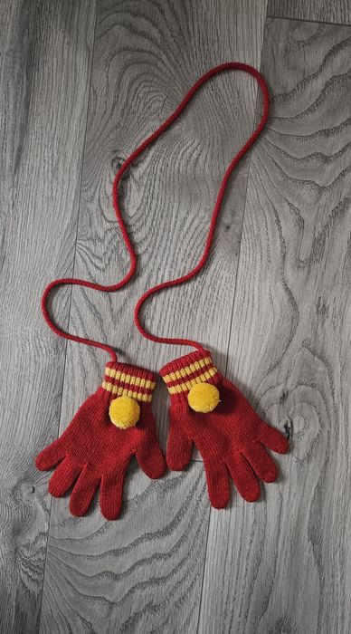 Czerwone rękawiczki.