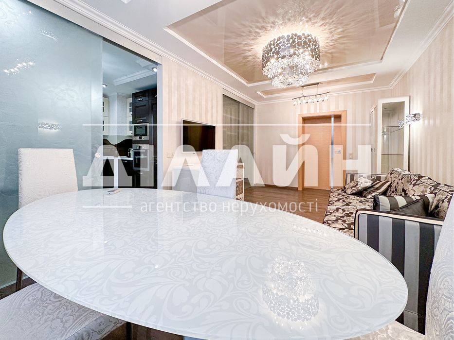 Авторський проект 4 кімн у класичному стилі по вул. Приходський.