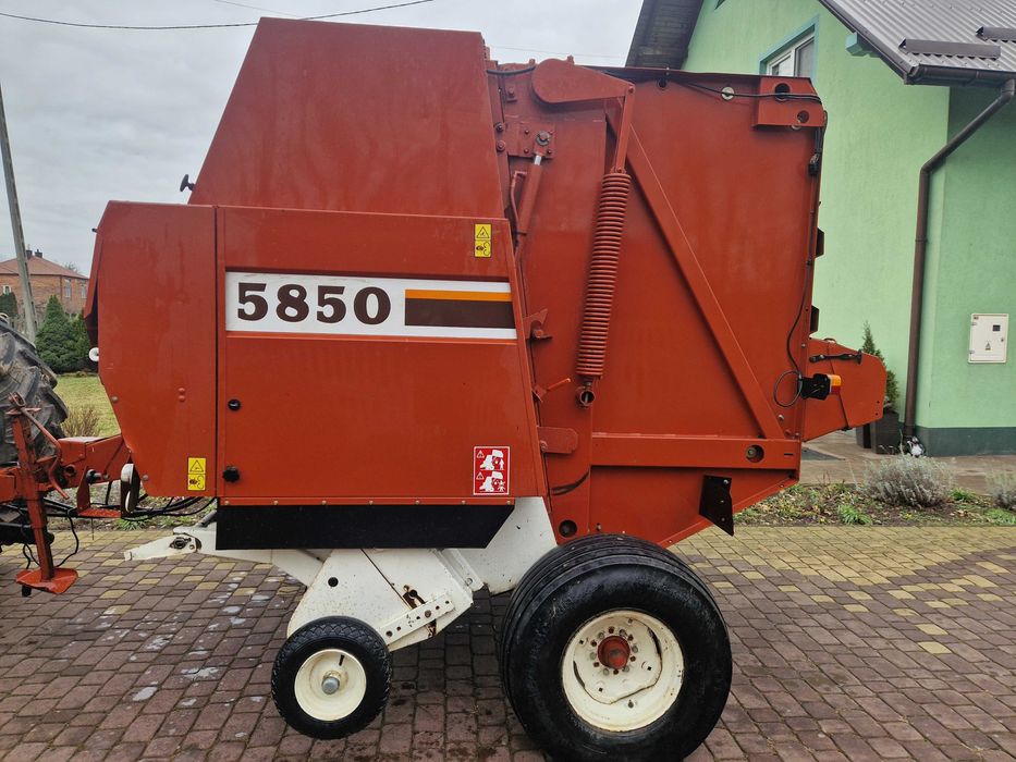 Prasa rolująca New Holland Fiat Agri 8080. 8050