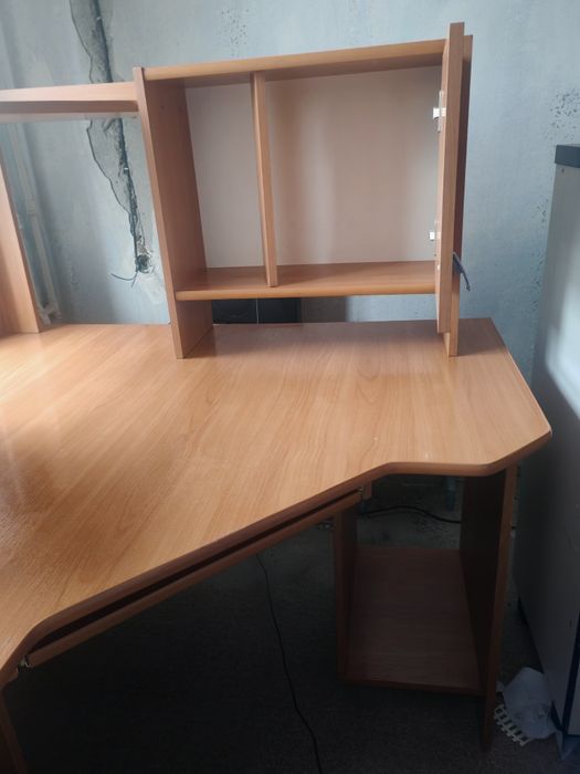 Стіл комп'ютерний кутовий