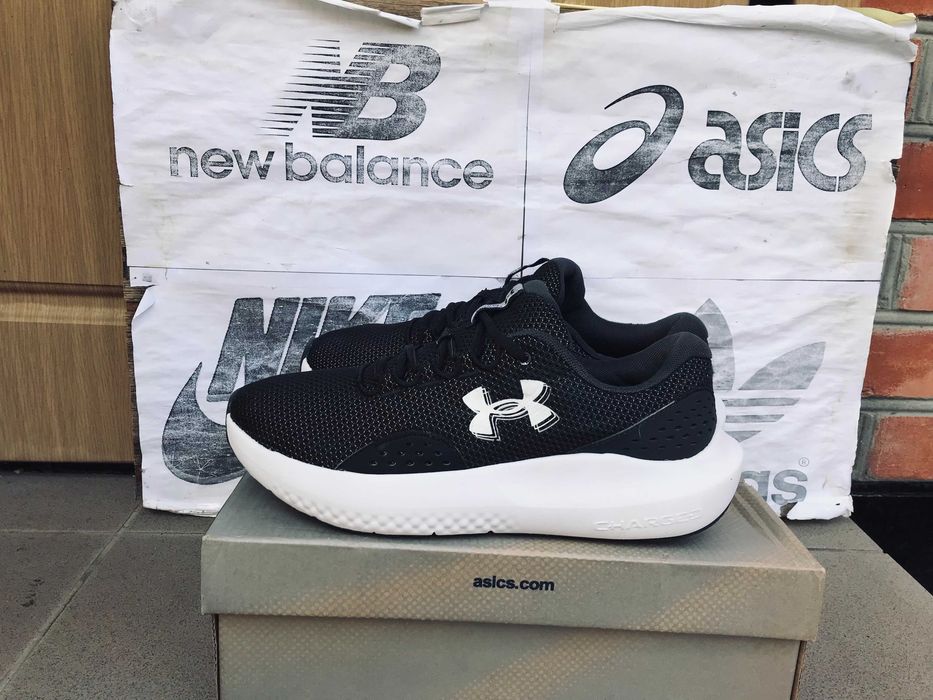 Кроссовки Under Armour Charged Surge 4 для тренировок бега
