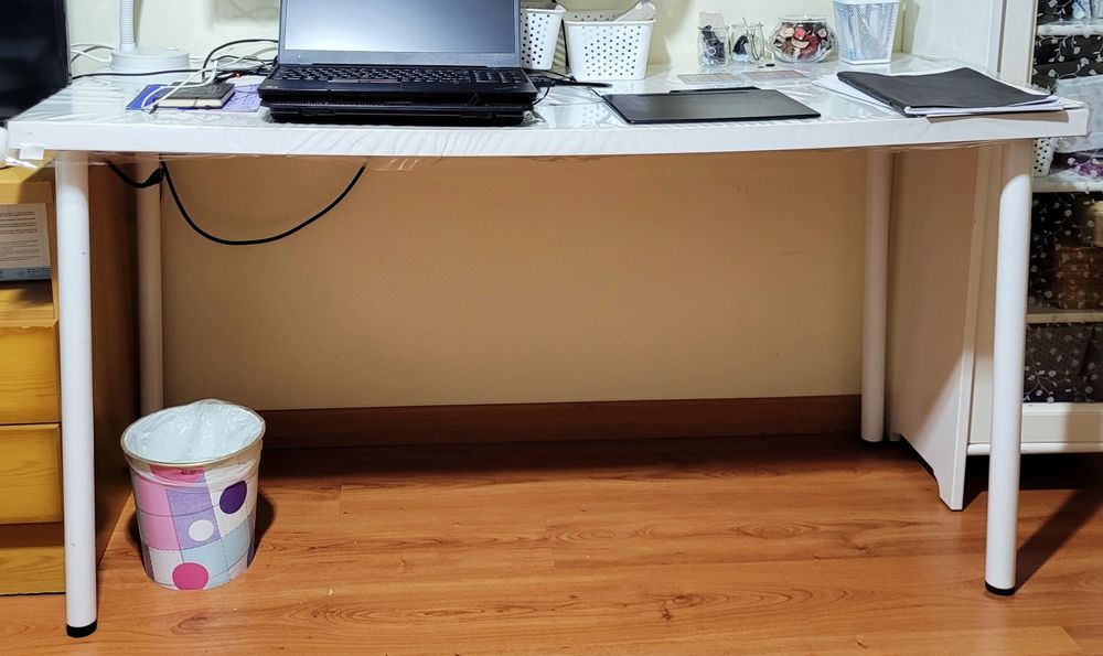 Secretária Ikea como nova, pouco uso