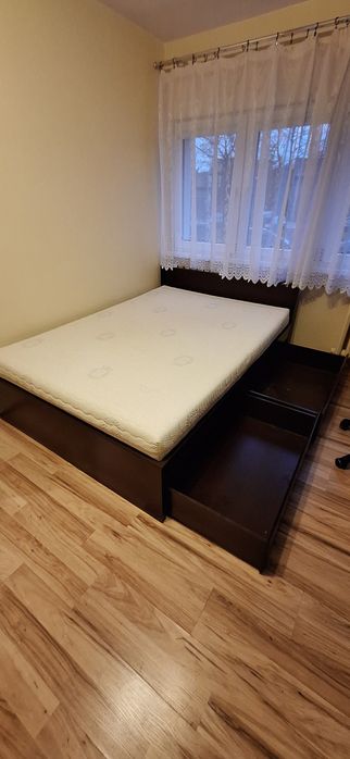Łózko 140x200 z materacem i szafką nocną