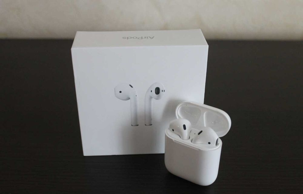 Apple Airpods 2 + charging case