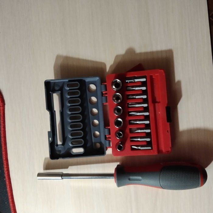 Отвертка с насадками  16 предметов Intertool