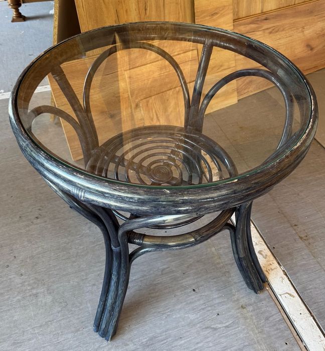 Stolik ze szklanym blatem