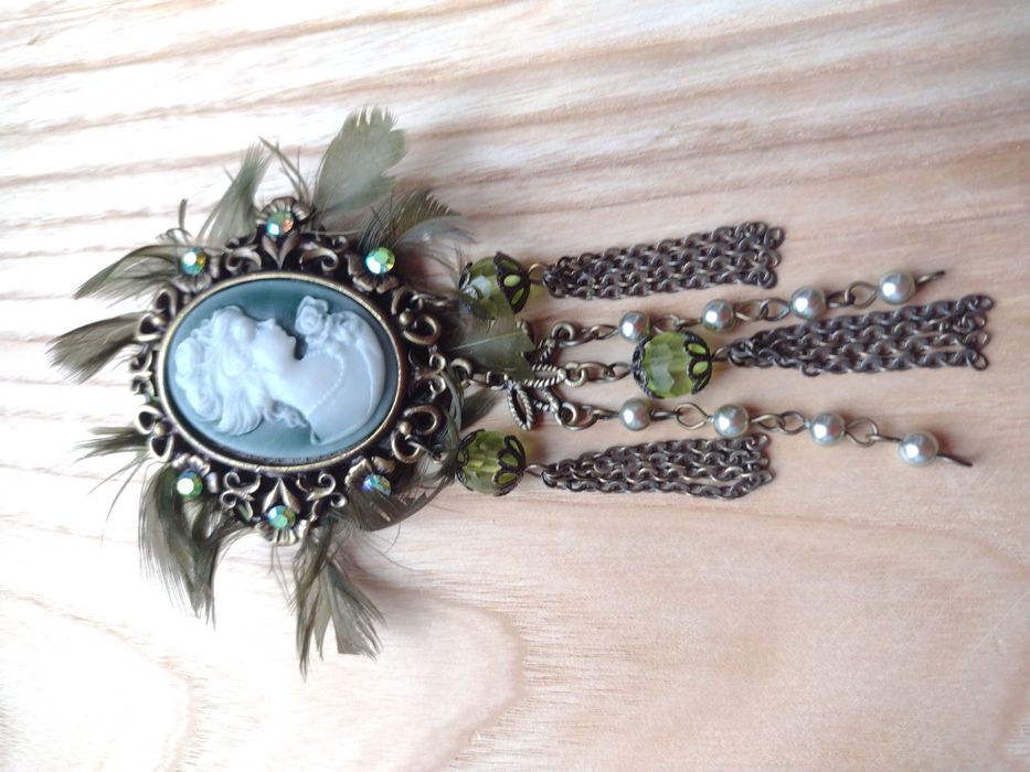 broszka retro 11/5cm kamea w ozdobnym pudełeczku