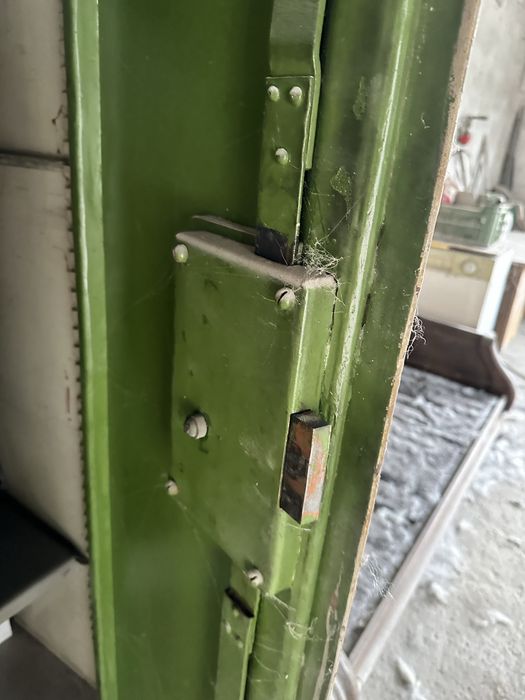 Szafa pancerna stara solidna
