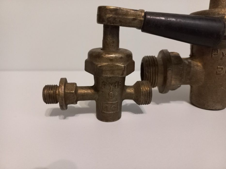 Кран латунний пробковий