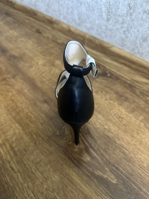 Жіноче взуття Bata Італія шкіра