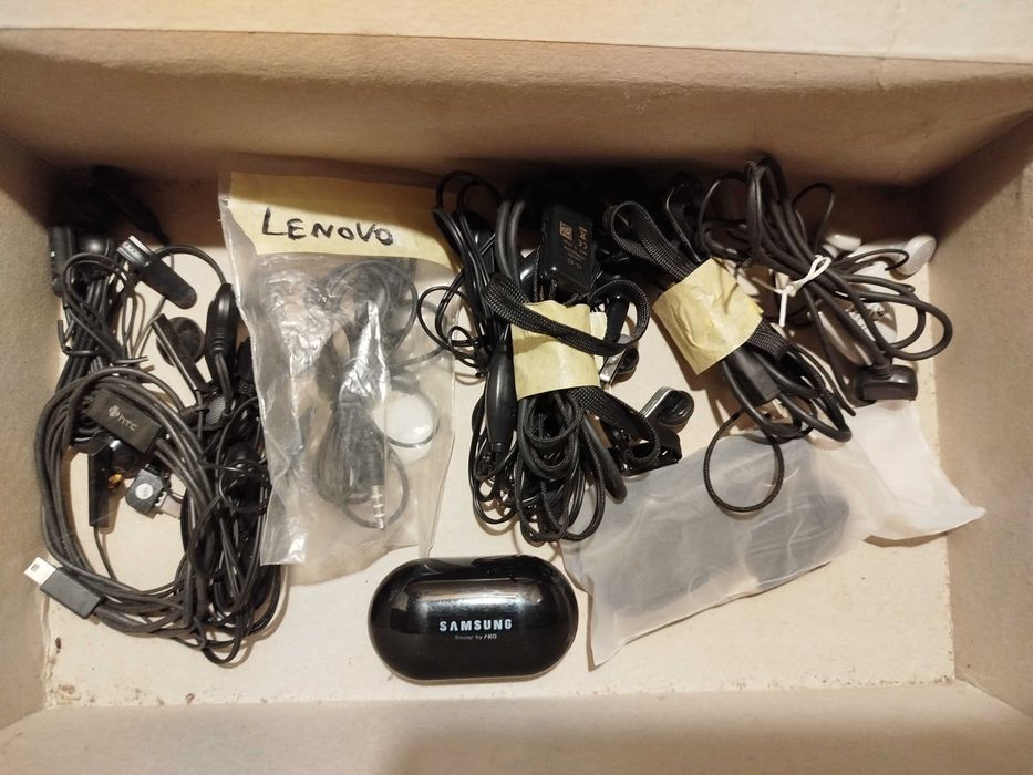 Лот аксесуарів до кнопочних телефонів. Вживані.