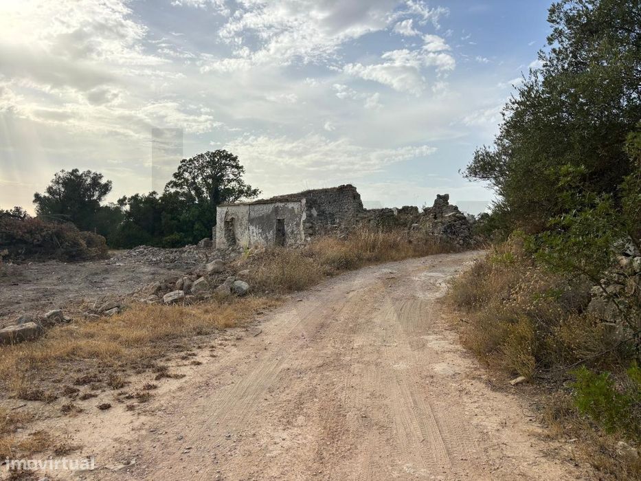 Terreno com Ruina em Charneca de São Faustino - Boliqueime - Loulé