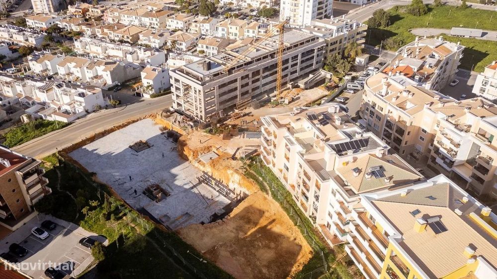 T1+1 de Luxo a 500m da Praia – Conforto e Tecnologia em Lagos