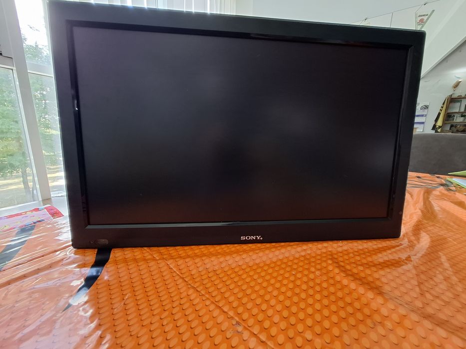 Продам портативный телевизор Sony