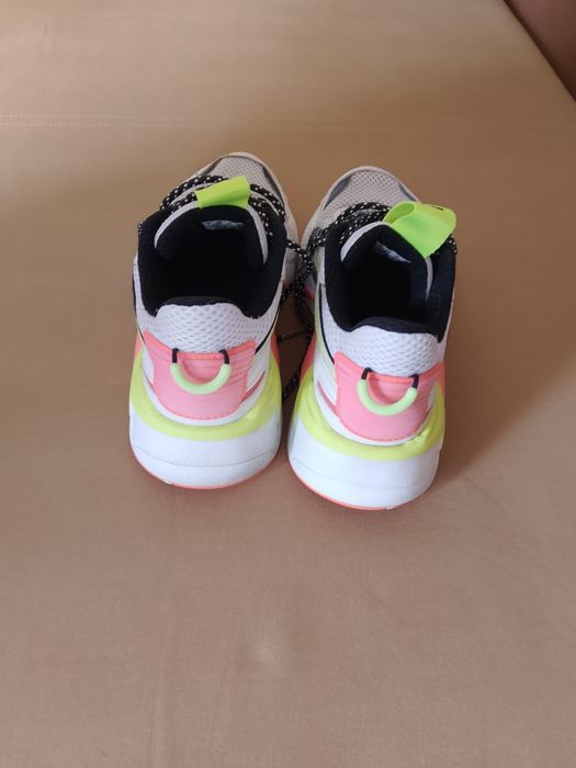 Продам кросівки на дівчинку