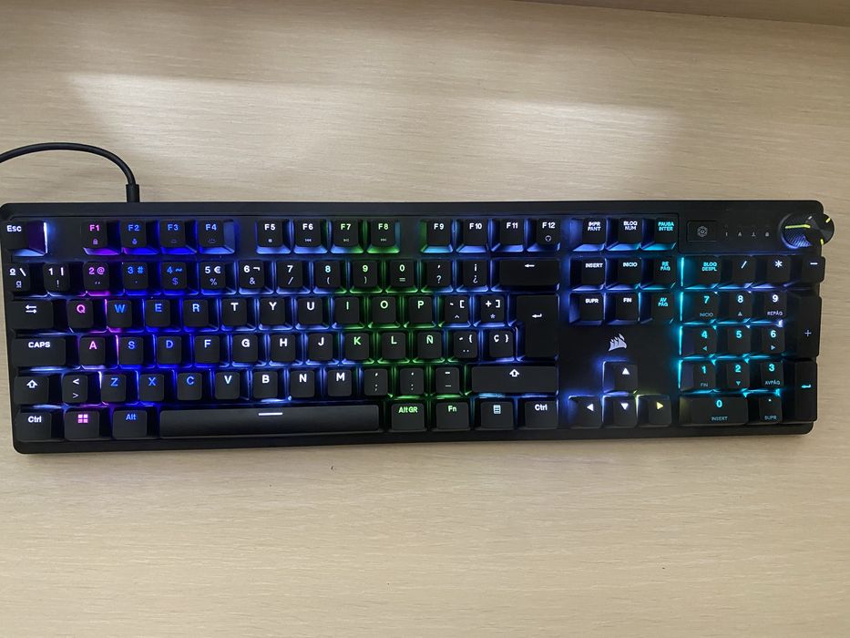 Продам игровую клавиатуру Corsair K70 RGB Core