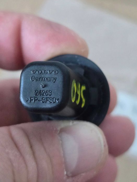 Odbojnik tylnej klapy volvo S40 S60 V70III XC70II V50 2004 - 16