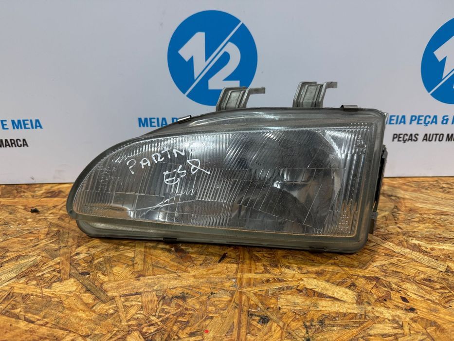 Farol esquerdo Peugeot Partner de 1999