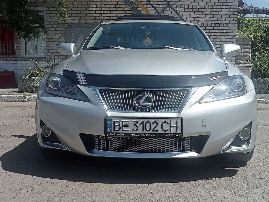 Lexus is 250 AWD 2011г.в.