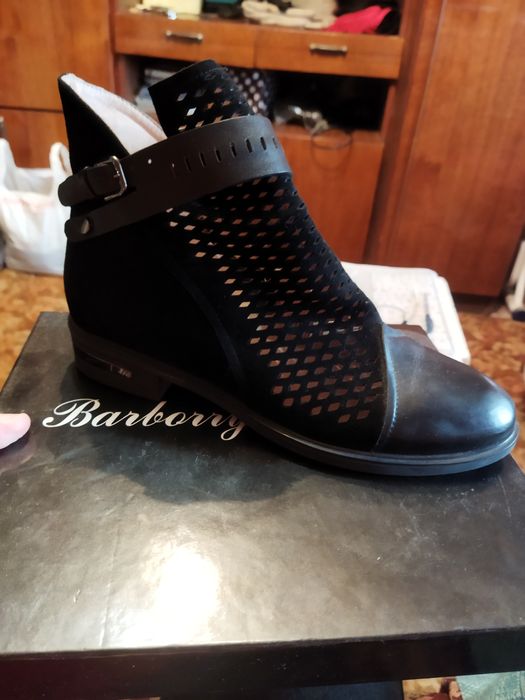 Продам новые женские ботинки размер 39