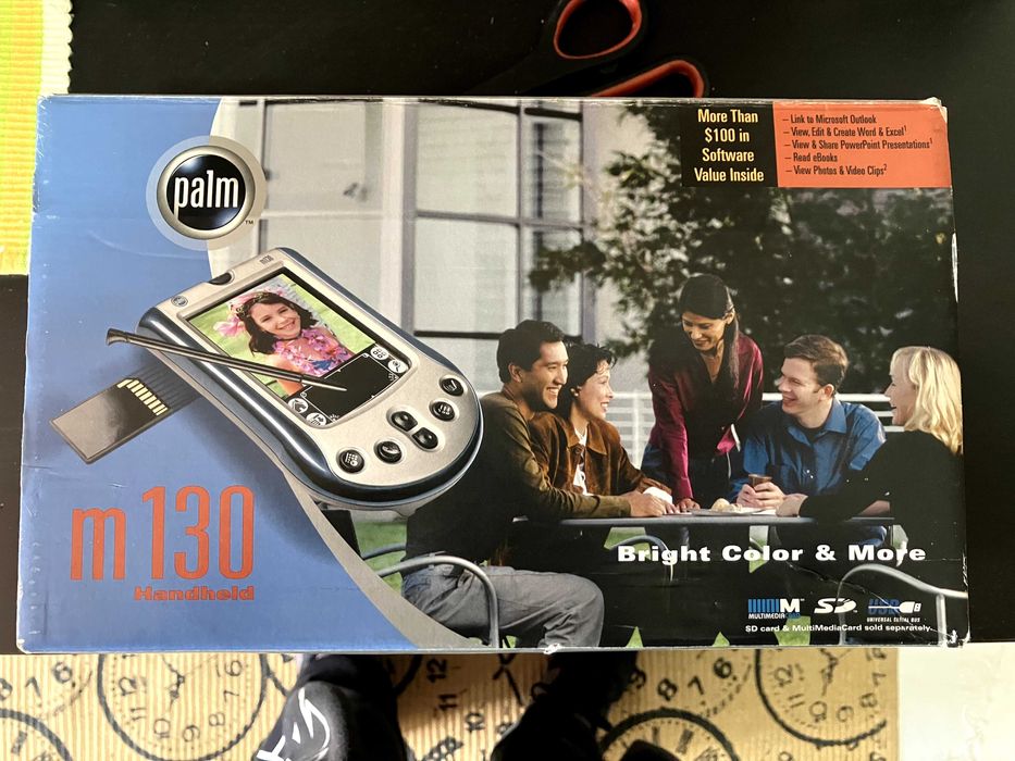 Palm M130 com carregador, caixa , dock e software,  precisa de bateria