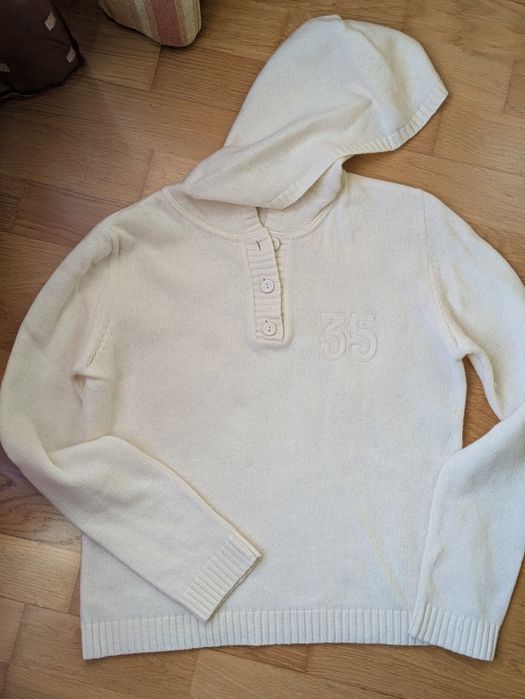 Camisola com capuz de lã branco