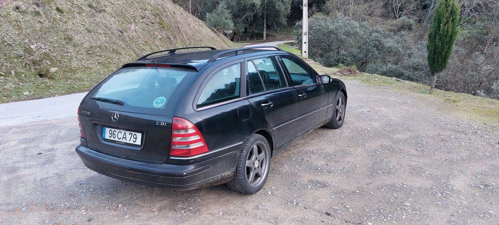Mercedes-Benz c220 cdi Elegance 143cvs 2002 cx Automática