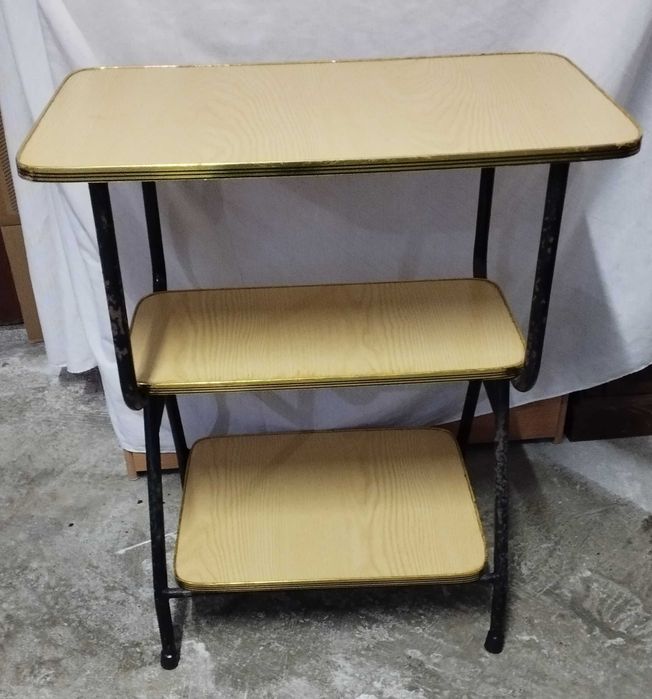 Mesa de apoio, de telefone ou tv, vintage em bom estado
