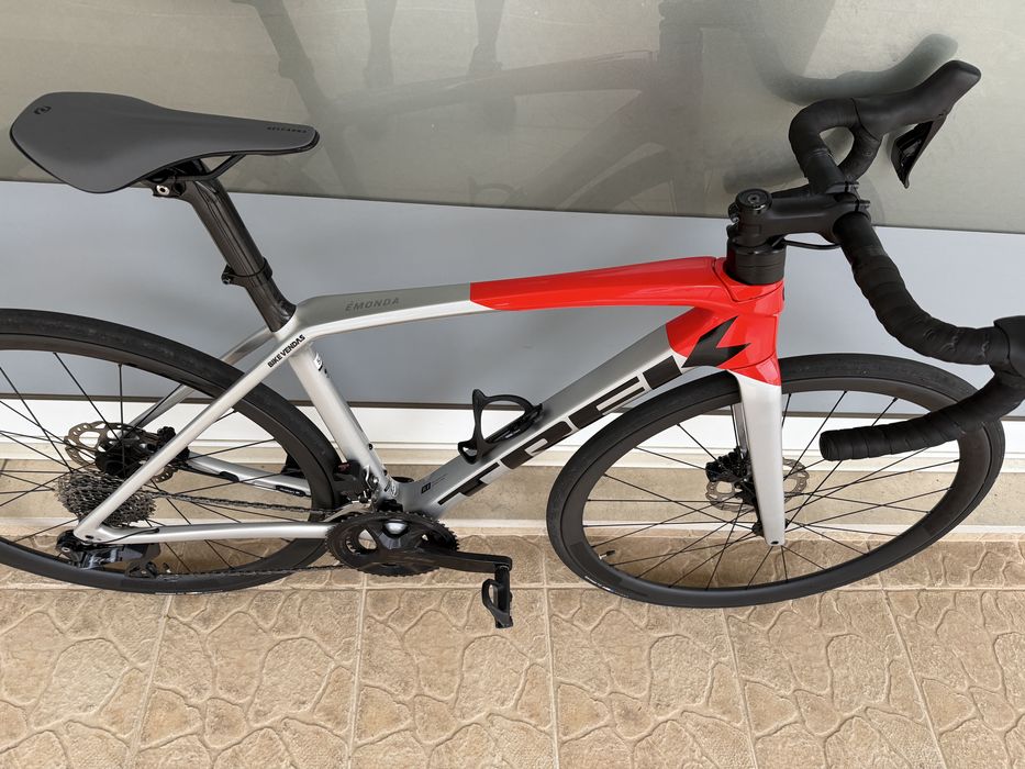 Bicicleta de estrada Trek - Di2 - Rodas carbono