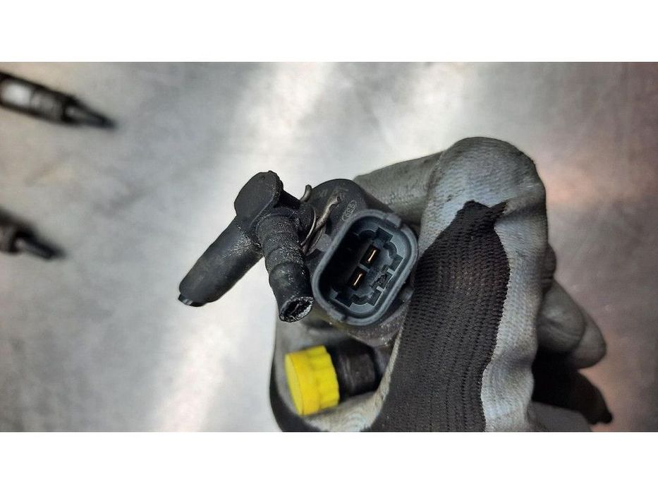 wtryskiwacze komplet 8200100272 renault volvo 1.9 dci