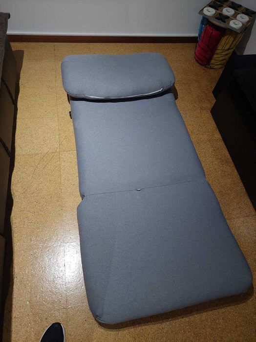 Sofá/colchão regulável gato preto