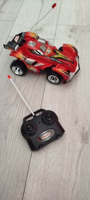 Машинка на радіоуправлінні