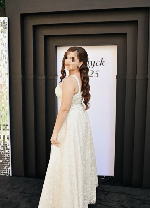 Продам випуску сукню!