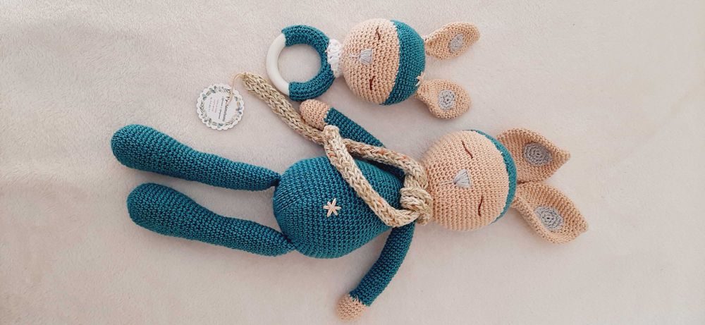 Doudou e chocalho em crochet