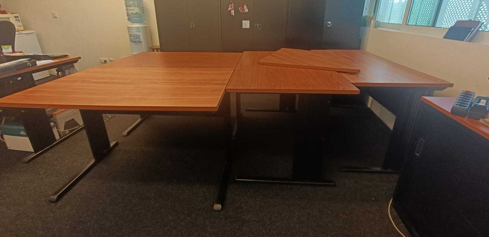 Vendo 4 secretárias – 1 presidencial