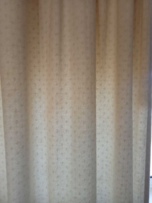 Conjunto de cortinados em excelente estado