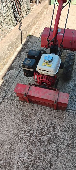 Motocultivador Honda a gasolina como novo.