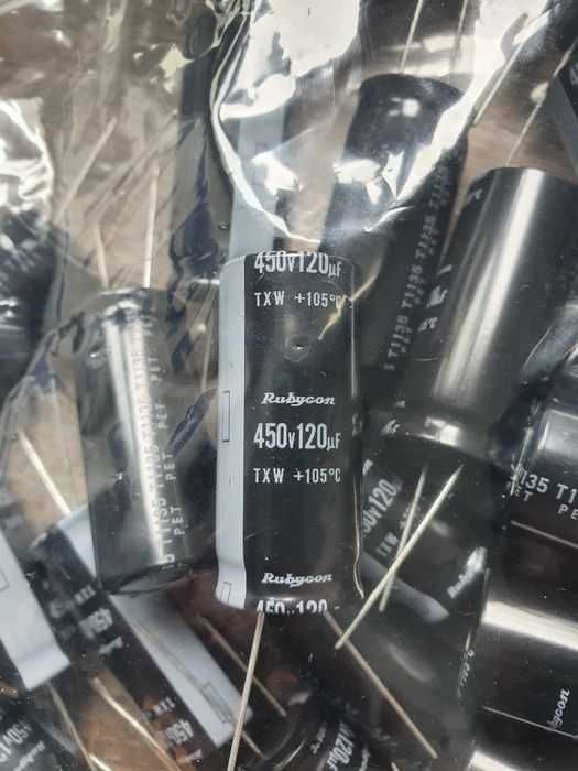 Kondensator elektrolityczny Rubycon 120uF 450V 105°C seria TXW 18x45mm